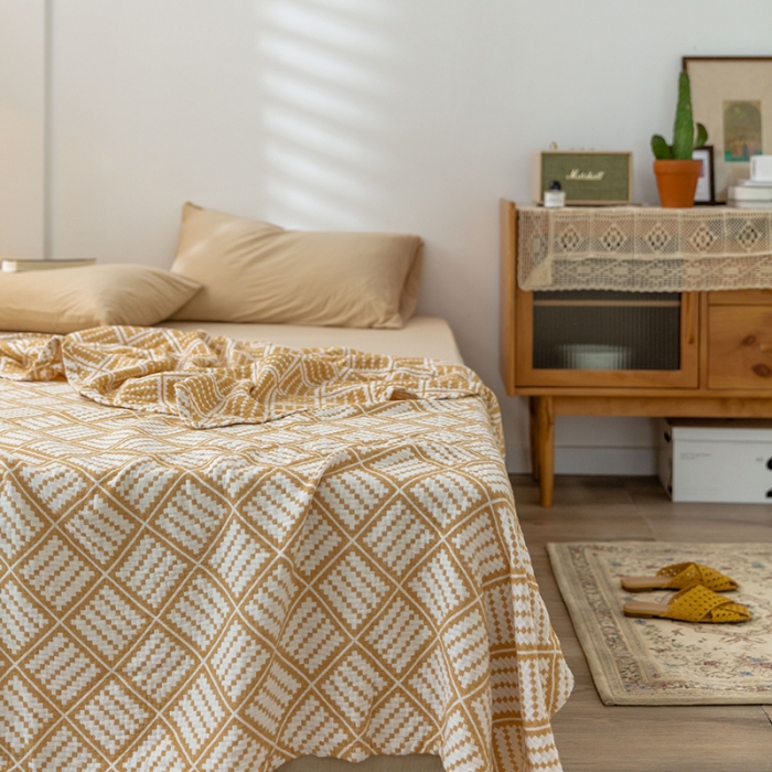 91家纺网 家纺一手货源 找家纺 雯雨 2022新款无印风纱布毛巾被夏被直播方格圆点黄