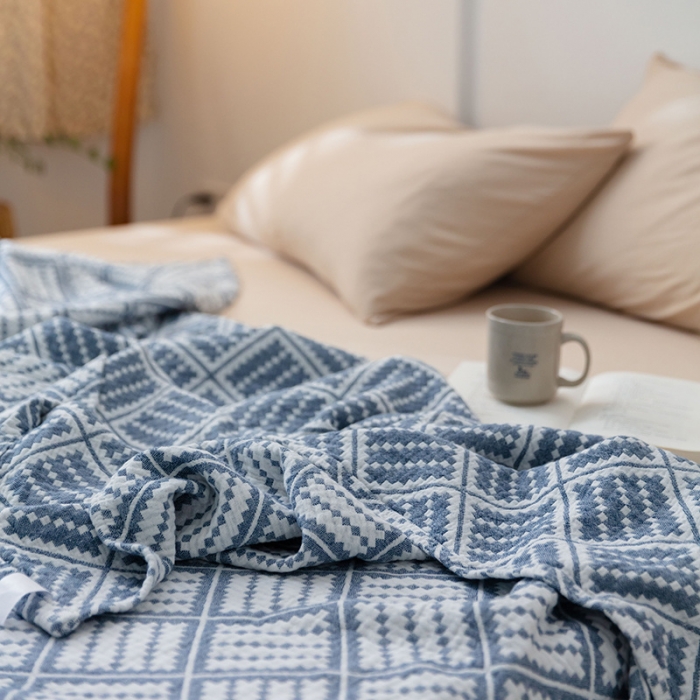 91家纺网 家纺一手货源 找家纺 雯雨 2022新款无印风纱布毛巾被夏被直播方格圆点兰