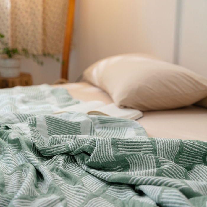 91家纺网 家纺一手货源 找家纺 雯雨 2022新款无印风纱布毛巾被夏被直播平行线绿