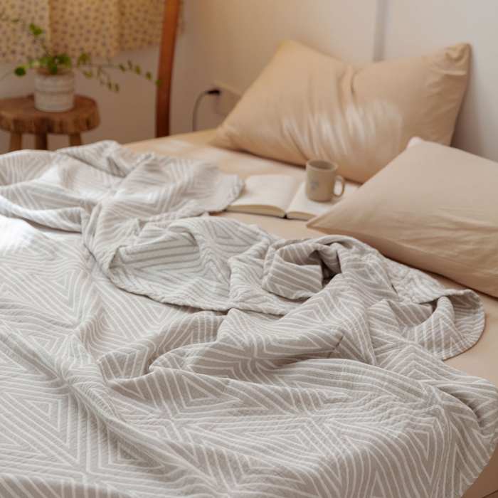 91家纺网 家纺一手货源 找家纺 雯雨 2022新款无印风纱布毛巾被夏被直播 三角灰