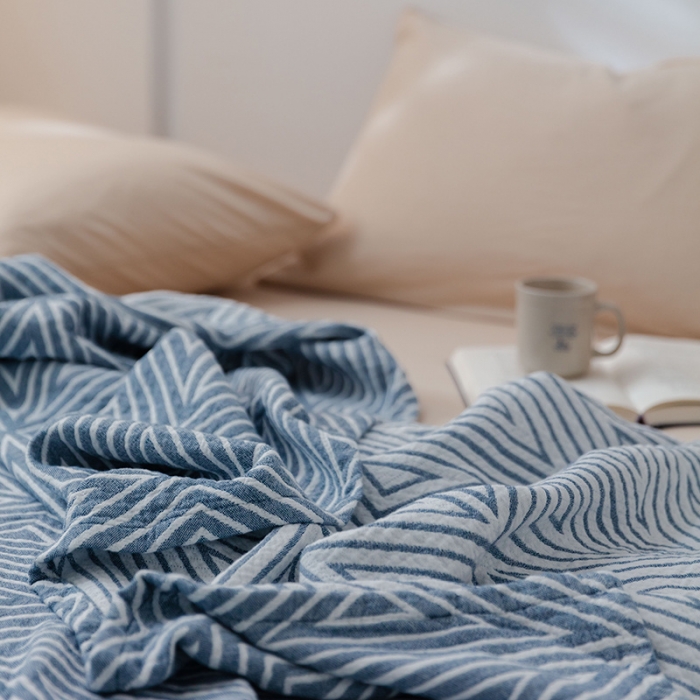 91家纺网 家纺一手货源 找家纺 雯雨 2022新款无印风纱布毛巾被夏被直播 三角兰