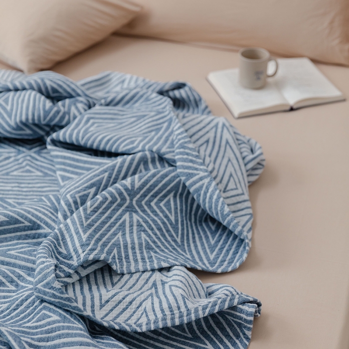 91家纺网 家纺一手货源 找家纺 雯雨 2022新款无印风纱布毛巾被夏被直播 三角兰