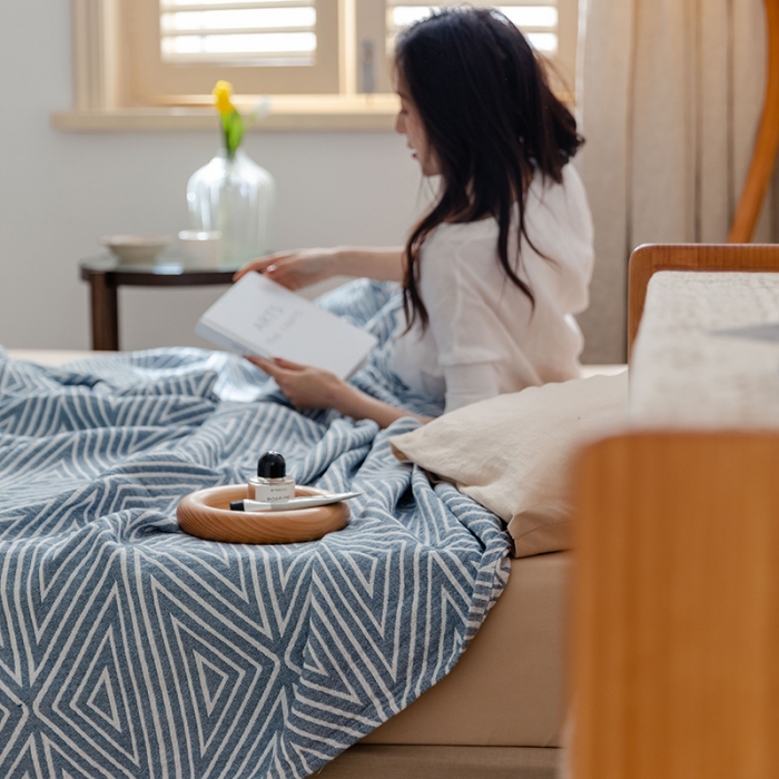 91家纺网 家纺一手货源 找家纺 雯雨 2022新款无印风纱布毛巾被夏被直播 三角兰