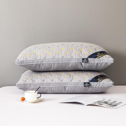 91家纺网 家纺一手货源 找家纺 （总）皇家乳胶体验馆2023新款满天星酒店风格枕 扭花