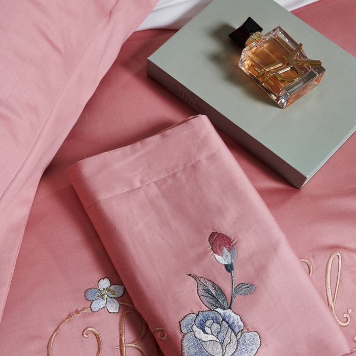 91家纺网 家纺一手货源 找家纺 优姿 2022新款100支长绒棉绣花四件套—花叶倾城-粉