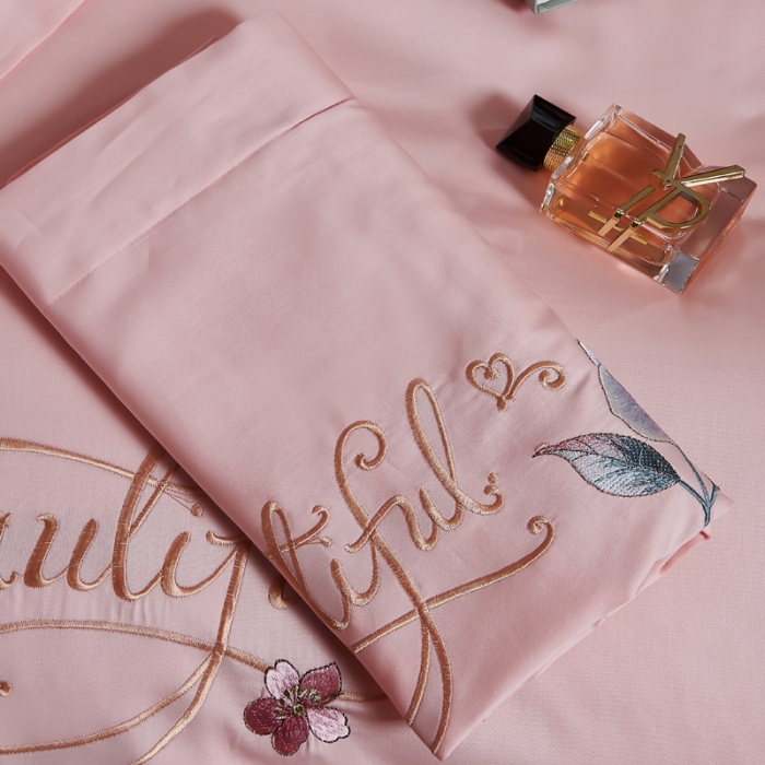 91家纺网 家纺一手货源 找家纺 优姿 2022新款100支长绒棉绣花四件套—花叶倾城-浅粉