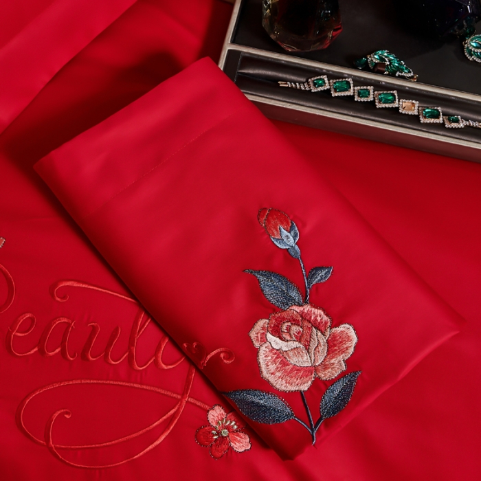 91家纺网 家纺一手货源 找家纺 优姿 2022新款100支长绒棉绣花四件套—花叶倾城-大红