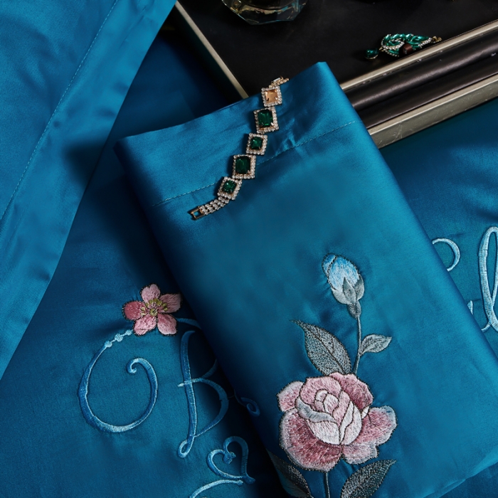 91家纺网 家纺一手货源 找家纺 优姿 2022新款100支长绒棉绣花四件套—花叶倾城-深蓝