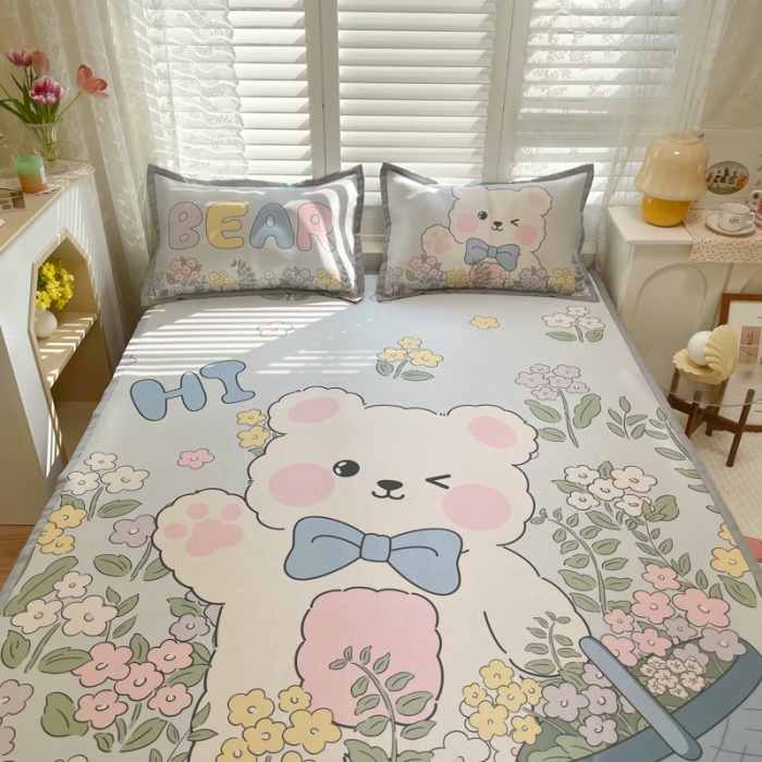 91家纺网 家纺一手货源 找家纺 柒月家居2022大版碳光冰丝凉席 花园小熊