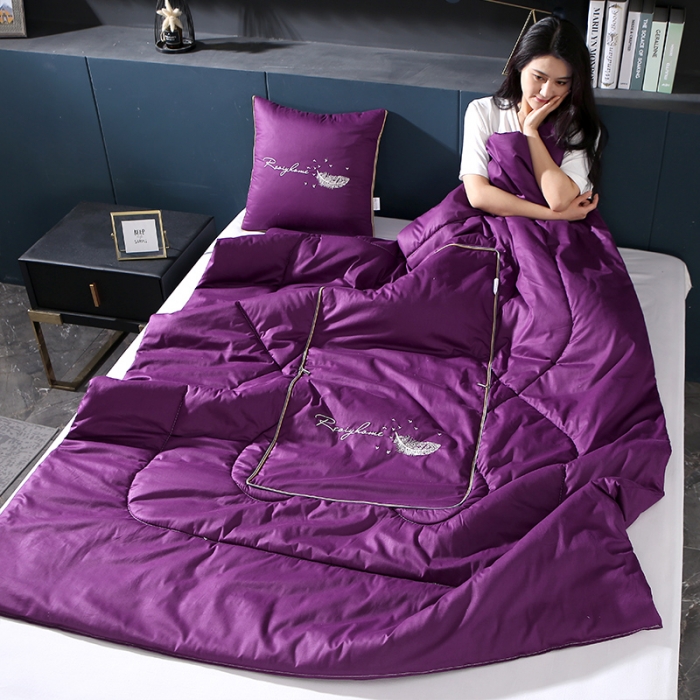 91家纺网 家纺一手货源 找家纺 照世家纺2022新款全棉羽毛款多功能抱枕被 帝王紫