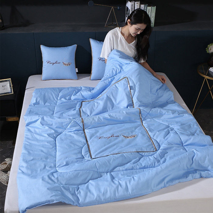 91家纺网 家纺一手货源 找家纺 照世家纺2022新款全棉羽毛款多功能抱枕被 靛蓝色