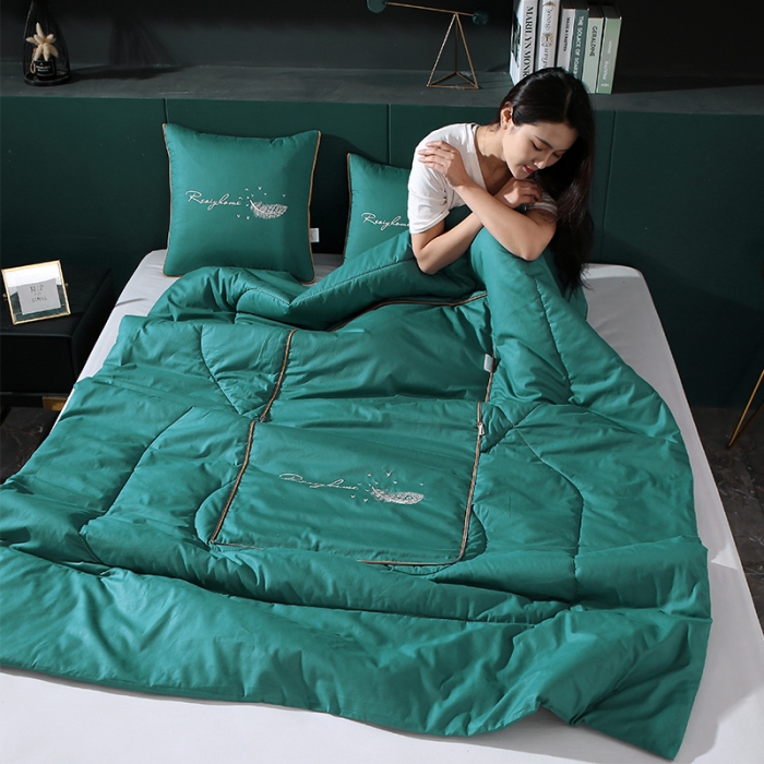 91家纺网 家纺一手货源 找家纺 照世家纺2022新款全棉羽毛款多功能抱枕被 湖蓝