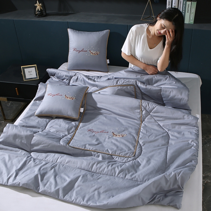 91家纺网 家纺一手货源 找家纺 照世家纺2022新款全棉羽毛款多功能抱枕被 灰色