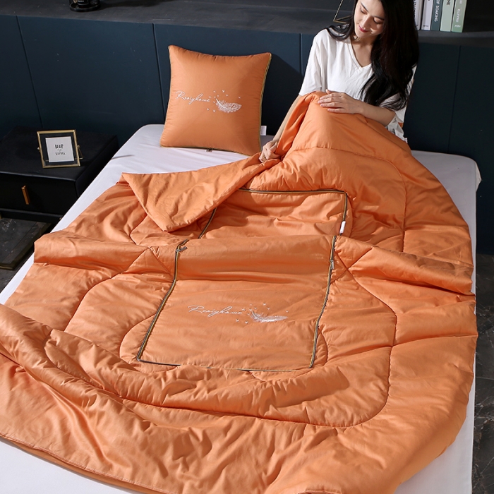 91家纺网 家纺一手货源 找家纺 照世家纺2022新款全棉羽毛款多功能抱枕被 桔黄色