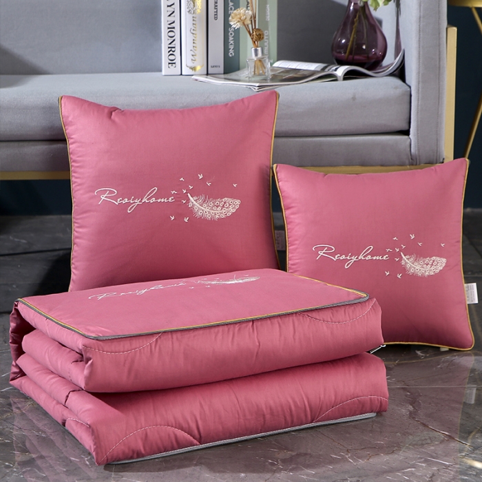 91家纺网 家纺一手货源 找家纺 照世家纺2022新款全棉羽毛款多功能抱枕被 玫瑰粉