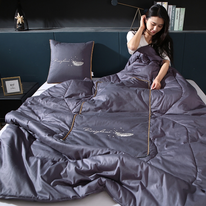 91家纺网 家纺一手货源 找家纺 照世家纺2022新款全棉羽毛款多功能抱枕被 深灰