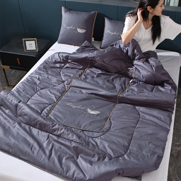 91家纺网 家纺一手货源 找家纺 照世家纺2022新款全棉羽毛款多功能抱枕被 深灰