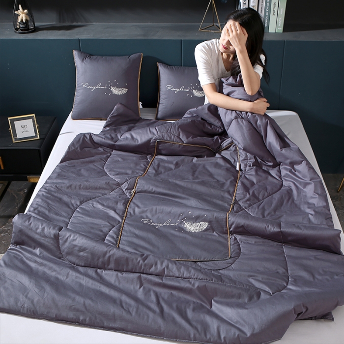 91家纺网 家纺一手货源 找家纺 照世家纺2022新款全棉羽毛款多功能抱枕被 深灰