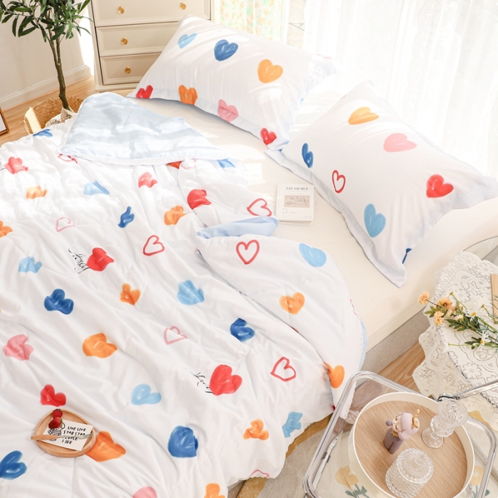 91家纺网 家纺一手货源 找家纺 慕尚 2025新款实拍水洗小花边夏被 彩虹爱心