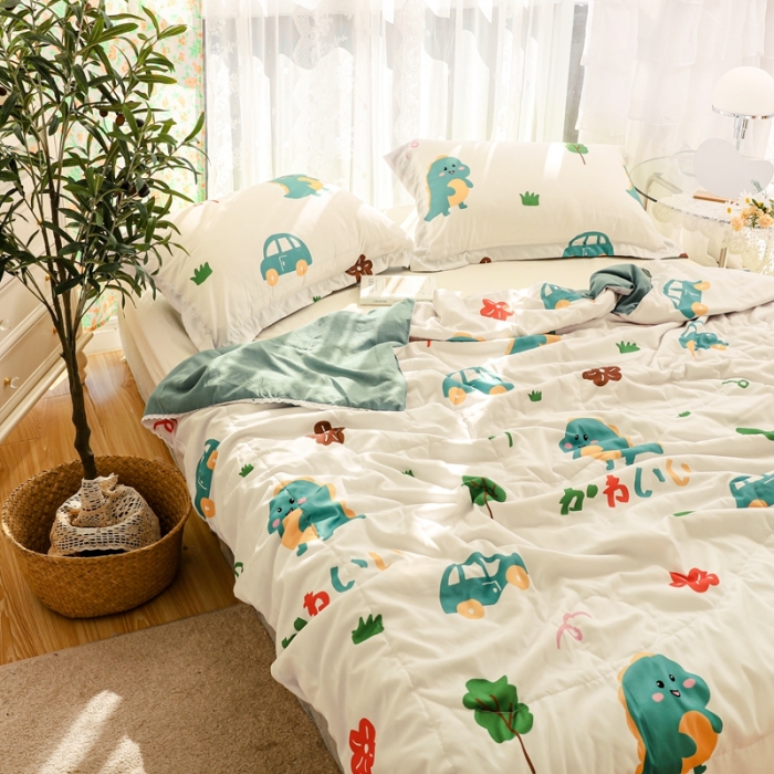 91家纺网 家纺一手货源 找家纺 慕尚 2025新款实拍水洗小花边夏被 萌萌恐龙