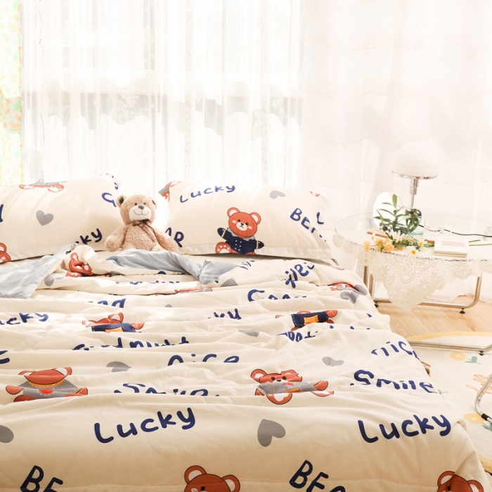 91家纺网 家纺一手货源 找家纺 慕尚 2025新款实拍水洗小花边夏被 超酷熊