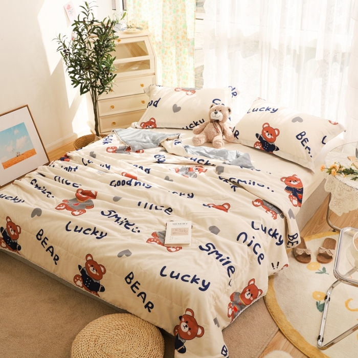 91家纺网 家纺一手货源 找家纺 慕尚 2025新款实拍水洗小花边夏被 超酷熊