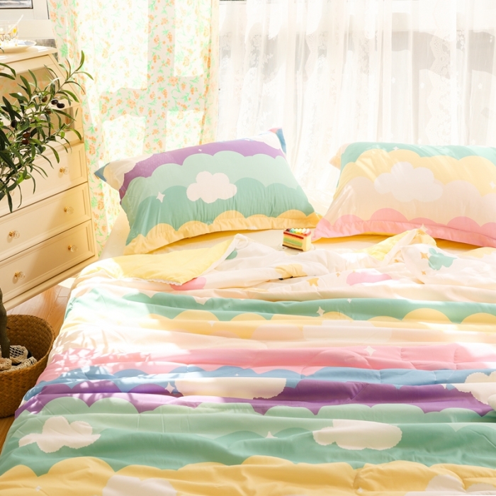 91家纺网 家纺一手货源 找家纺 慕尚 2025新款实拍水洗小花边夏被 彩虹云