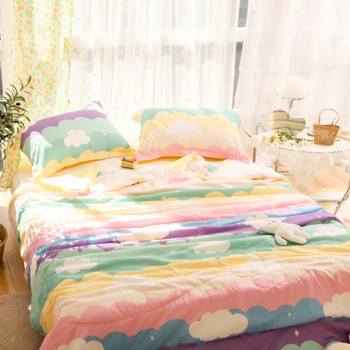 91家纺网 家纺一手货源 找家纺 慕尚 2025新款实拍水洗小花边夏被 彩虹云