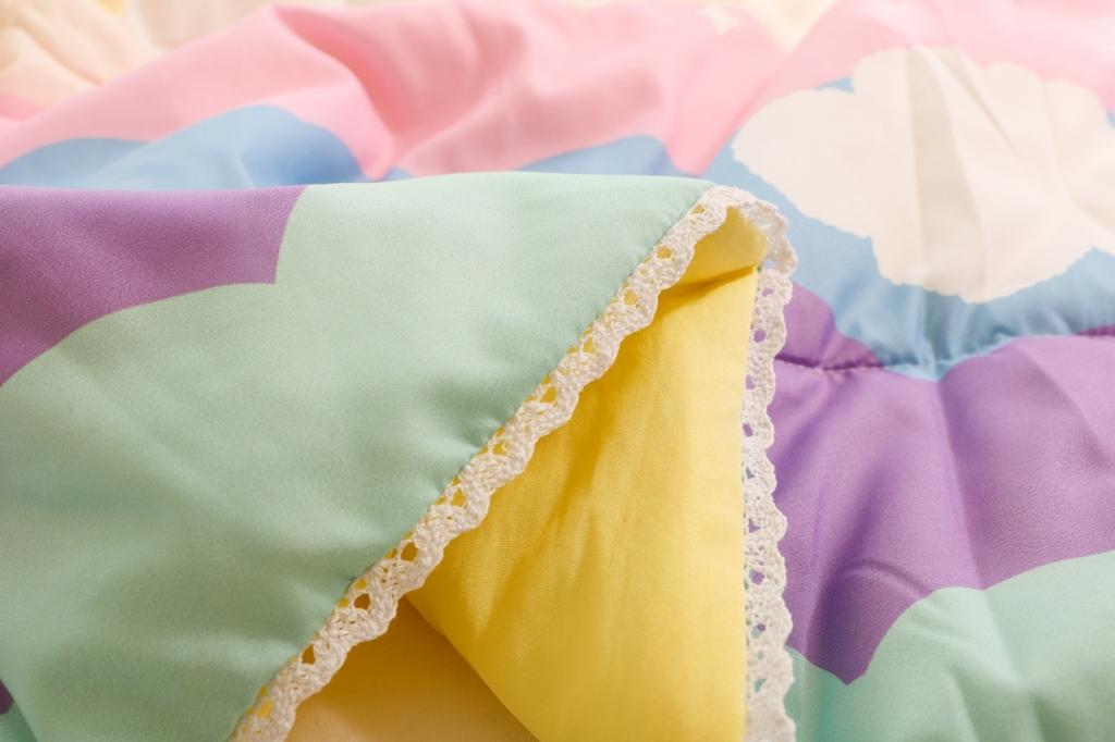 91家纺网 家纺一手货源 找家纺 慕尚 2025新款实拍水洗小花边夏被 彩虹云