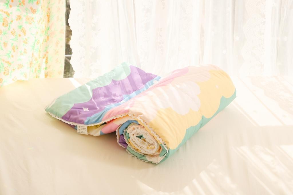 91家纺网 家纺一手货源 找家纺 慕尚 2025新款实拍水洗小花边夏被 彩虹云