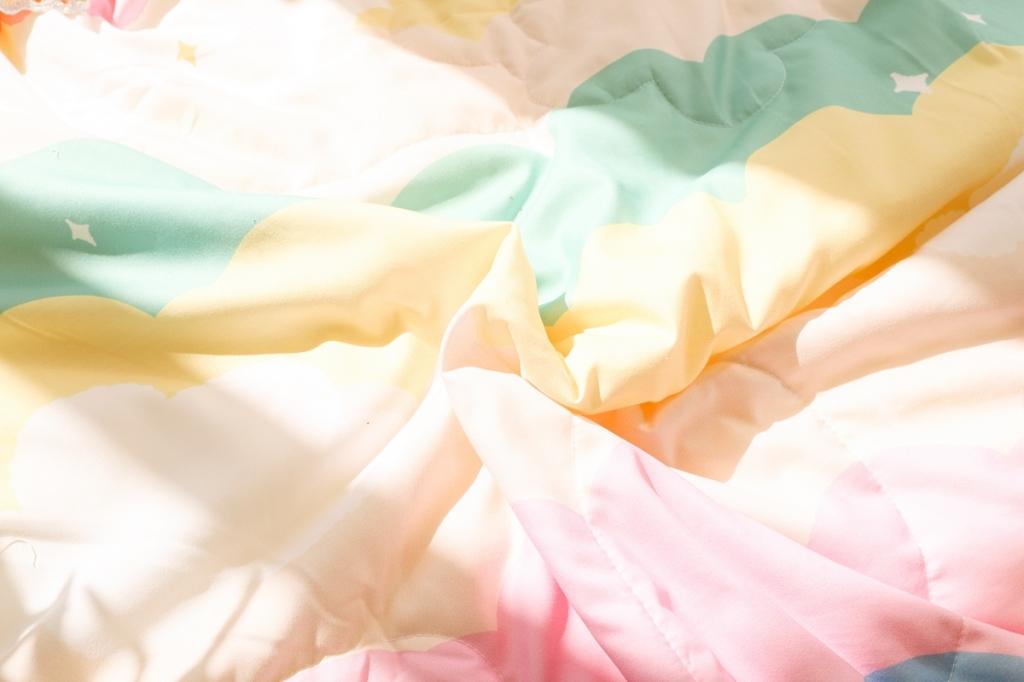 91家纺网 家纺一手货源 找家纺 慕尚 2025新款实拍水洗小花边夏被 彩虹云