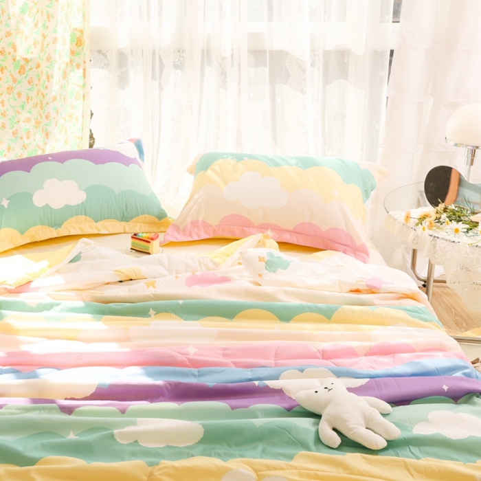 91家纺网 家纺一手货源 找家纺 慕尚 2025新款实拍水洗小花边夏被 彩虹云