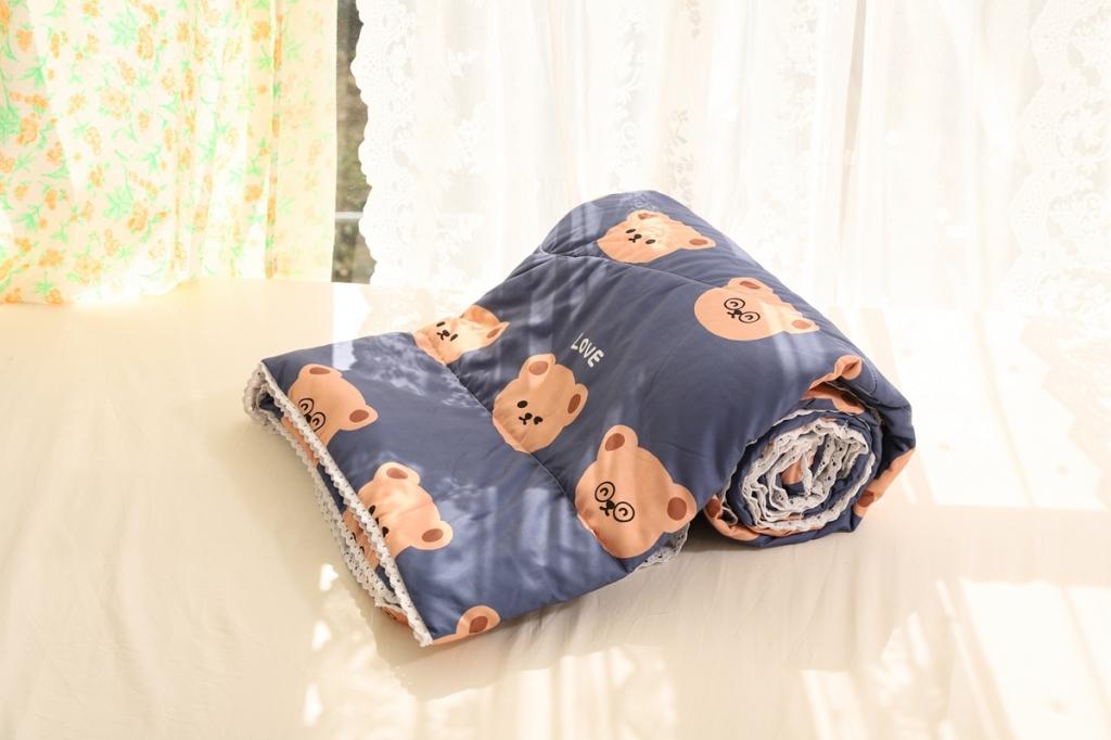 91家纺网 家纺一手货源 找家纺 慕尚 2025新款实拍水洗小花边夏被 小熊先生