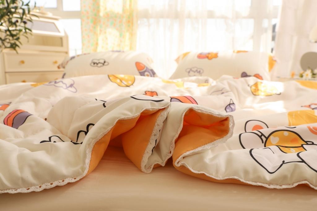 91家纺网 家纺一手货源 找家纺 慕尚 2025新款实拍水洗小花边夏被 奇幻星球