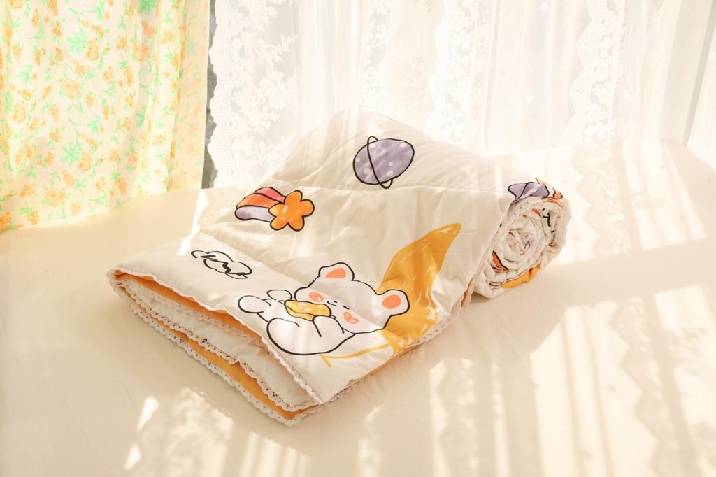 91家纺网 家纺一手货源 找家纺 慕尚 2025新款实拍水洗小花边夏被 奇幻星球