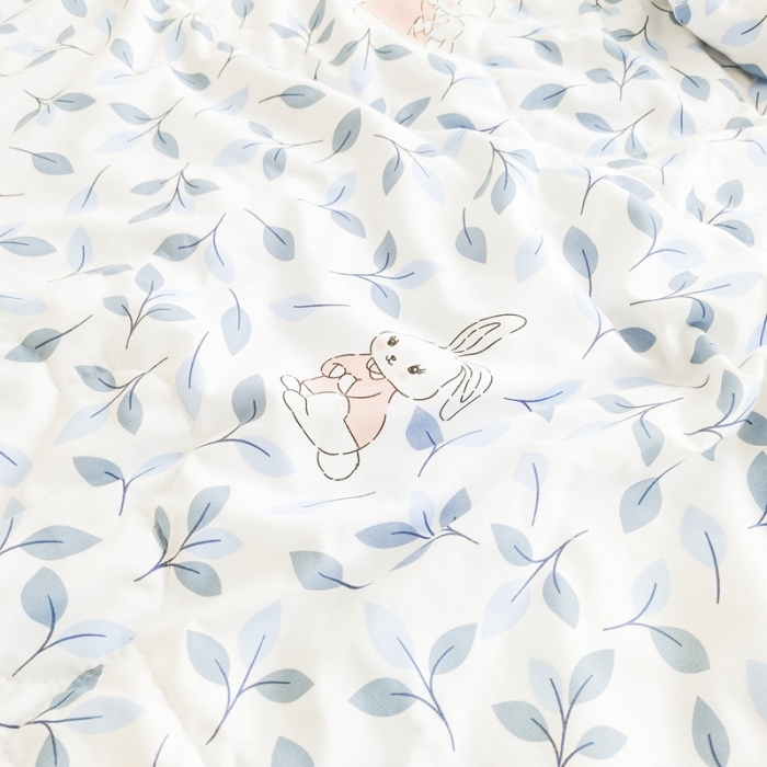 91家纺网 家纺一手货源 找家纺 慕尚 2025新款实拍水洗小花边夏被 菲菲兔