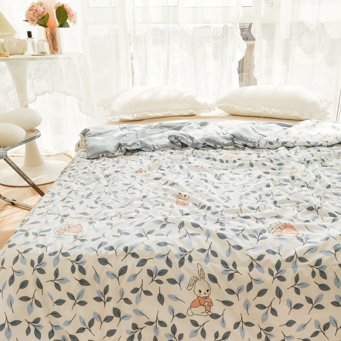 91家纺网 家纺一手货源 找家纺 慕尚 2025新款实拍水洗小花边夏被 菲菲兔