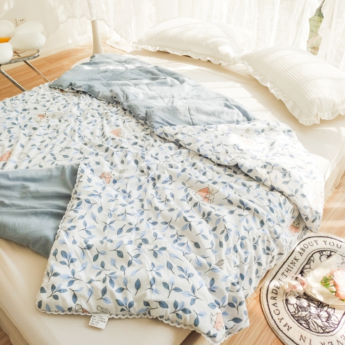 91家纺网 家纺一手货源 找家纺 慕尚 2025新款实拍水洗小花边夏被 菲菲兔