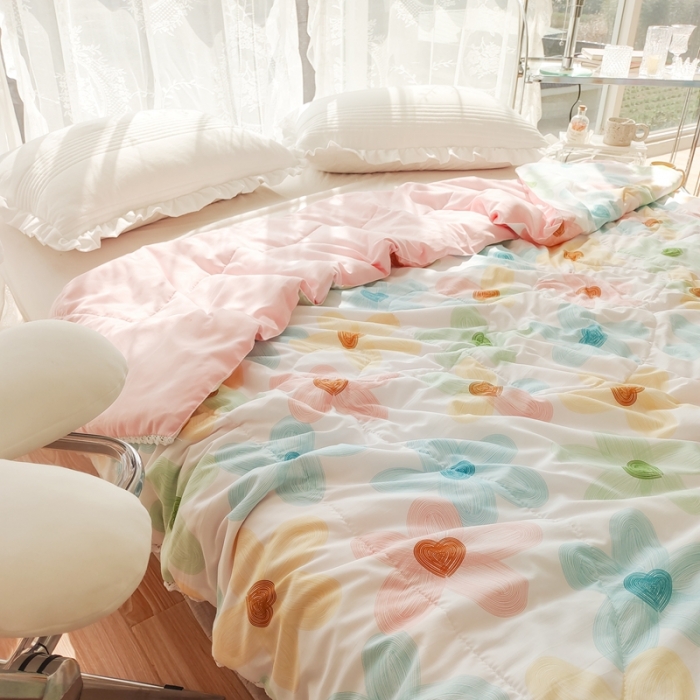 91家纺网 家纺一手货源 找家纺 慕尚 2025新款实拍水洗小花边夏被 凝夏