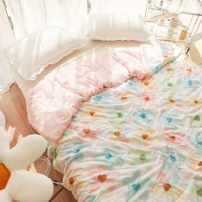 91家纺网 家纺一手货源 找家纺 慕尚 2025新款实拍水洗小花边夏被 凝夏