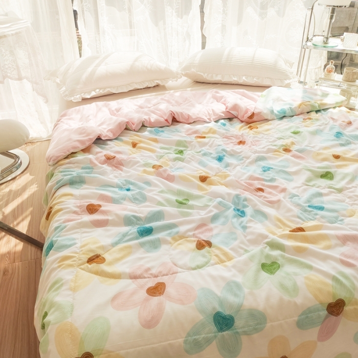 91家纺网 家纺一手货源 找家纺 慕尚 2025新款实拍水洗小花边夏被 凝夏