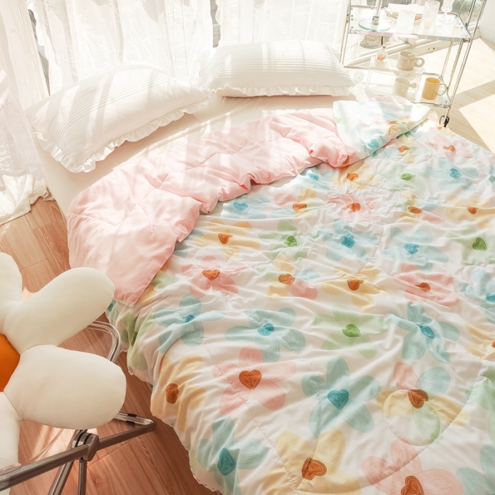 91家纺网 家纺一手货源 找家纺 慕尚 2025新款实拍水洗小花边夏被 凝夏