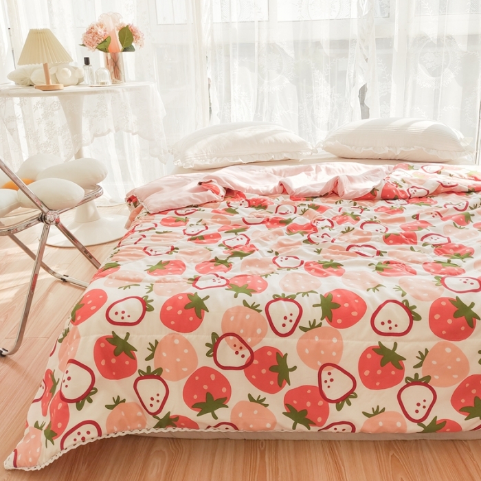 91家纺网 家纺一手货源 找家纺 慕尚 2025新款实拍水洗小花边夏被 芝士草莓