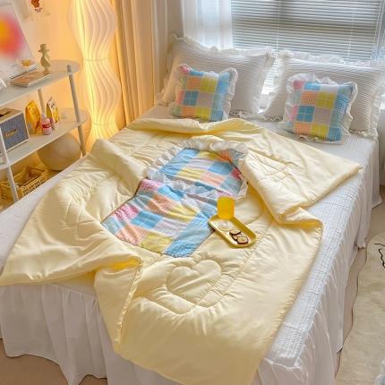 91家纺网 家纺一手货源 找家纺 慕澄2022新款小清新花边款抱枕被直播赠品 冰奶茶