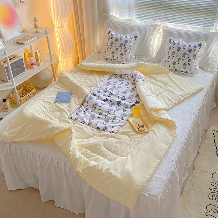 91家纺网 家纺一手货源 找家纺 慕澄2022新款小清新花边款抱枕被直播赠品 小兰花