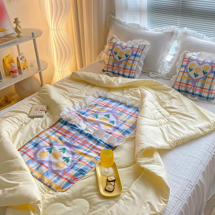 91家纺网 家纺一手货源 找家纺 慕澄2022新款小清新花边款抱枕被直播赠品 格格花