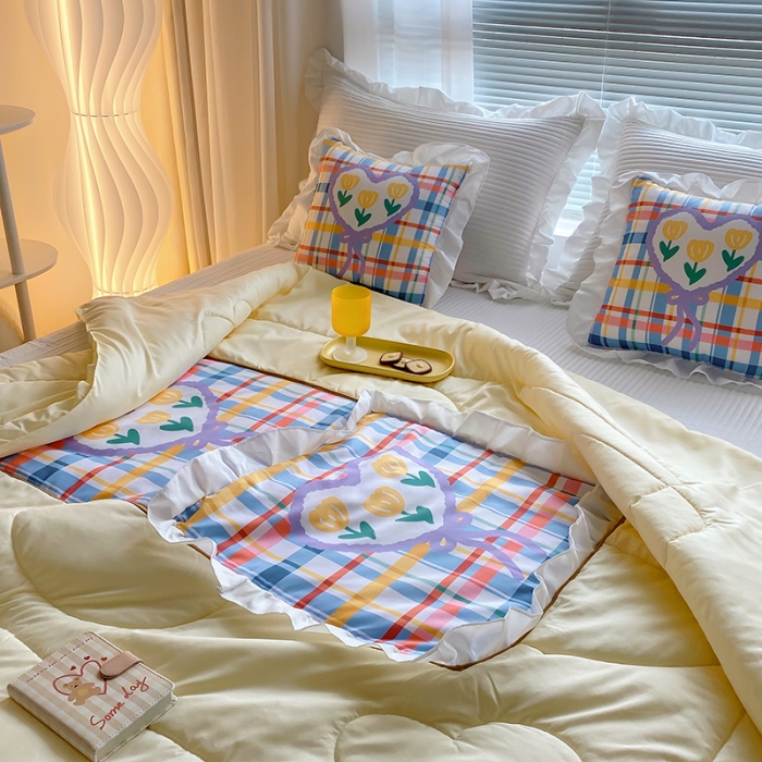 91家纺网 家纺一手货源 找家纺 慕澄2022新款小清新花边款抱枕被直播赠品 格格花