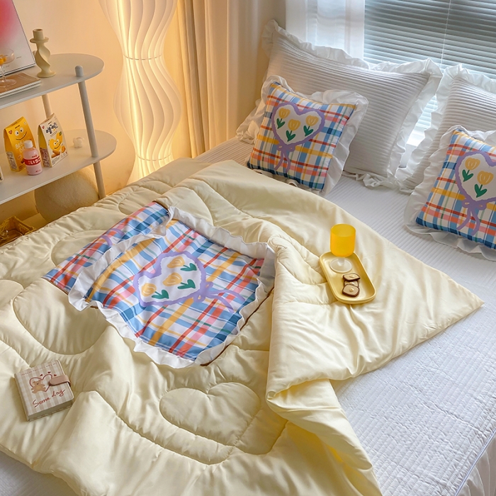 91家纺网 家纺一手货源 找家纺 慕澄2022新款小清新花边款抱枕被直播赠品 格格花