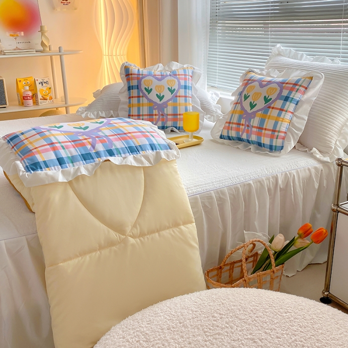 91家纺网 家纺一手货源 找家纺 慕澄2022新款小清新花边款抱枕被直播赠品 格格花