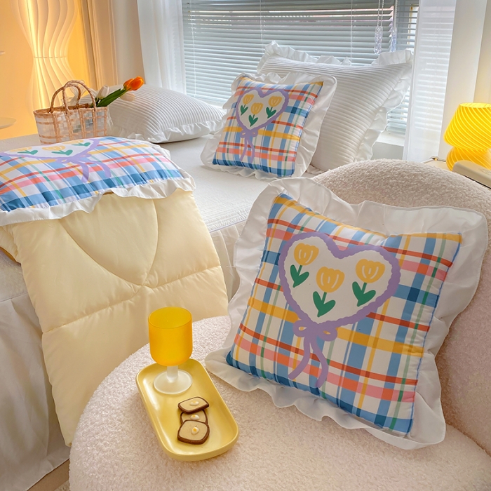 91家纺网 家纺一手货源 找家纺 慕澄2022新款小清新花边款抱枕被直播赠品 格格花